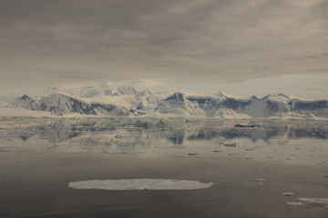 Obraz premium Antarctica view form the ship