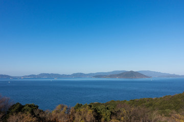 Fototapeta na wymiar 青空と瀬戸内海　さぬき市から小豆島を望む