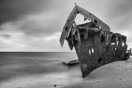 Fototapeta Black and white. Shipwrecked HMQS Gayundah