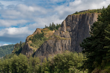 Fototapeta na wymiar Columbia Gorge cliffs