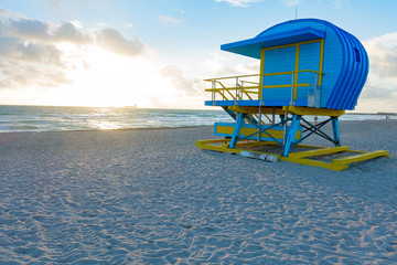 Obraz premium Art Deco Aqua Blue Yellow Lifeguard Station Miami Beach Sand For Titling