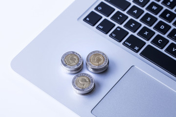 Finanes and computer