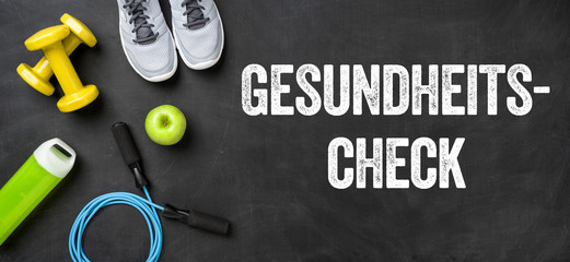 Fitnessausrüstung auf dunklem Hintergrund - Gesundheitscheck