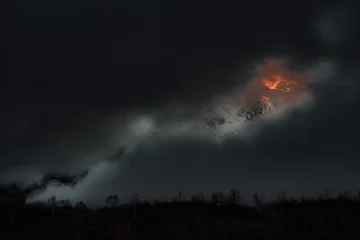 Photo sur Plexiglas Manaslu Fire sunrise in the mountains