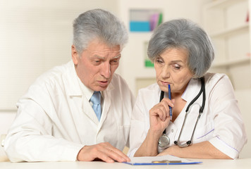 Fototapeta premium male and female doctors 