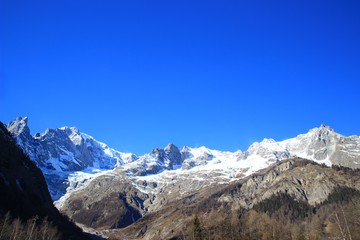 Fototapeta na wymiar Mont Blanc massif in Alps, on Italy-France border