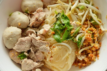 dried thin rice noodle with pork ball and boiled meat on bowl