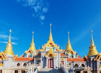 Fototapeta premium great golden temple in thailand