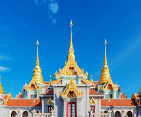 Fototapeta premium great golden temple in thailand