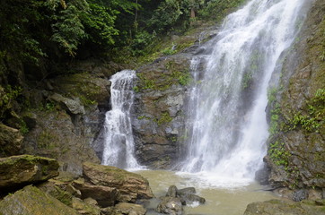Obraz premium Waterfall in deep forest on the mountain.