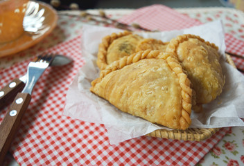 Chicken curry puff 