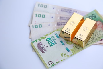 gold bullion and argentine money