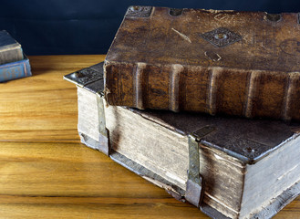 Uralte Bücher und Schriften