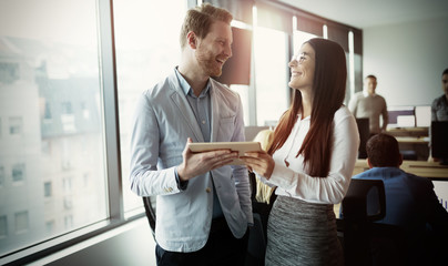 Obraz premium Happy cheerful business colleagues in office