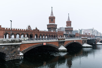 Oberbaumbrücke, Berlin im Winter 