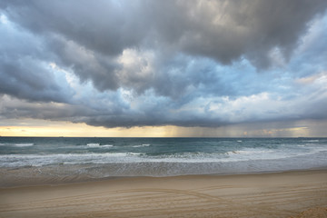 Fototapeta na wymiar View of thunderstorm clouds above the sea.
