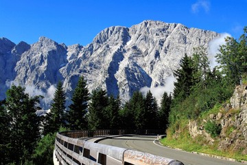 Rossfeldstrasse mit Hohem Göll