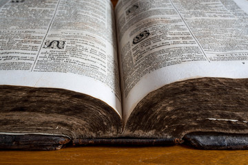 Uralte B&uuml;cher und Schriften