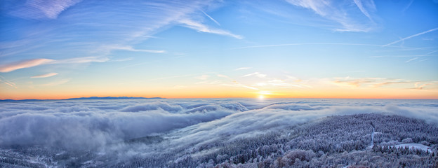 Obraz premium Majestic sunrise in the winter mountains landscape.