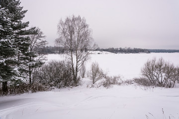 Fototapeta na wymiar Beautiful winter landscape on a big river.