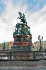 Obraz premium Monument to Emperor Nicholas I on St. Isaac's square in Saint Pe