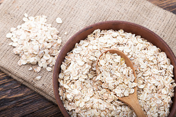 plate with oat flakes