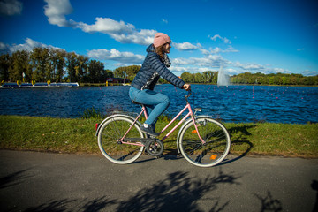 Fototapeta premium Girl biking in city 