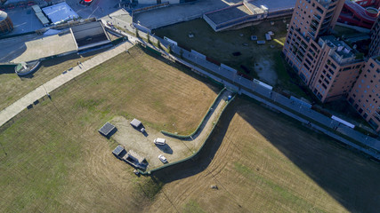 Area verde vicino a piazza Gae Aulenti, Milano, Italia. Vista dall'alto, vista aerea