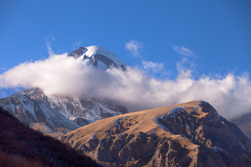 Kazbeg - Kaukaz - Gruzja w zimowej szacie. Caucassus mountains in Georgia. © rogozinski
