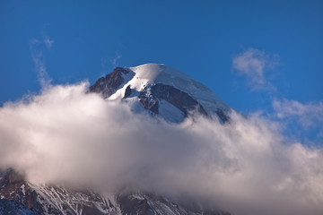Kazbeg - Kaukaz - Gruzja w zimowej szacie. Caucassus mountains in Georgia. © rogozinski