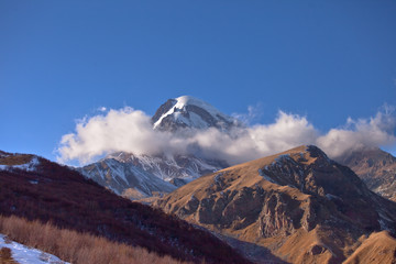 Kazbeg - Kaukaz - Gruzja w zimowej szacie. Caucassus mountains in Georgia. © rogozinski