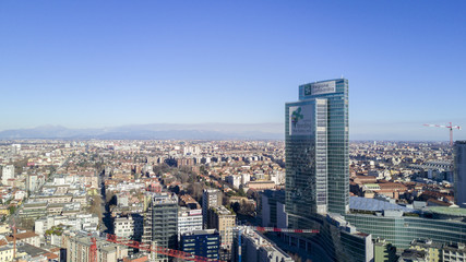 Obraz premium Vista aerea di Milano a 360 gradi. Palazzi abitazioni tetti e grattacieli del nuovo skyline milanese. Quartiere Isola. Lombardia. Italia