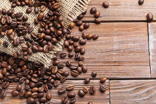 Roasted coffee beans on a brown wooden table © 5second