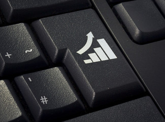 Keyboard with return key in the shape of a growing bar chart.(se