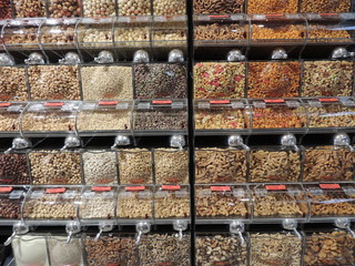 Conserves: bonbons, chocolat et fruits secs