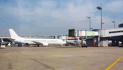 Fototapeta na wymiar airplane preparing to take off at the airport