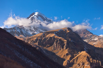 Kaukaz - Gruzja w zimowej szacie. Caucassus mountains in Georgia.