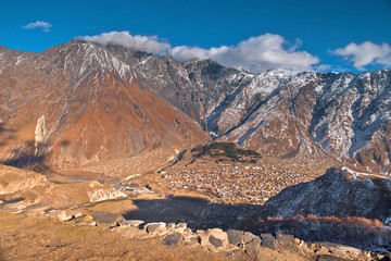 Kaukaz - Gruzja w zimowej szacie. Caucassus mountains in Georgia. © rogozinski