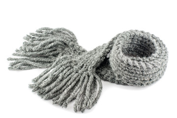 Шерстяной шарф на белом фоне