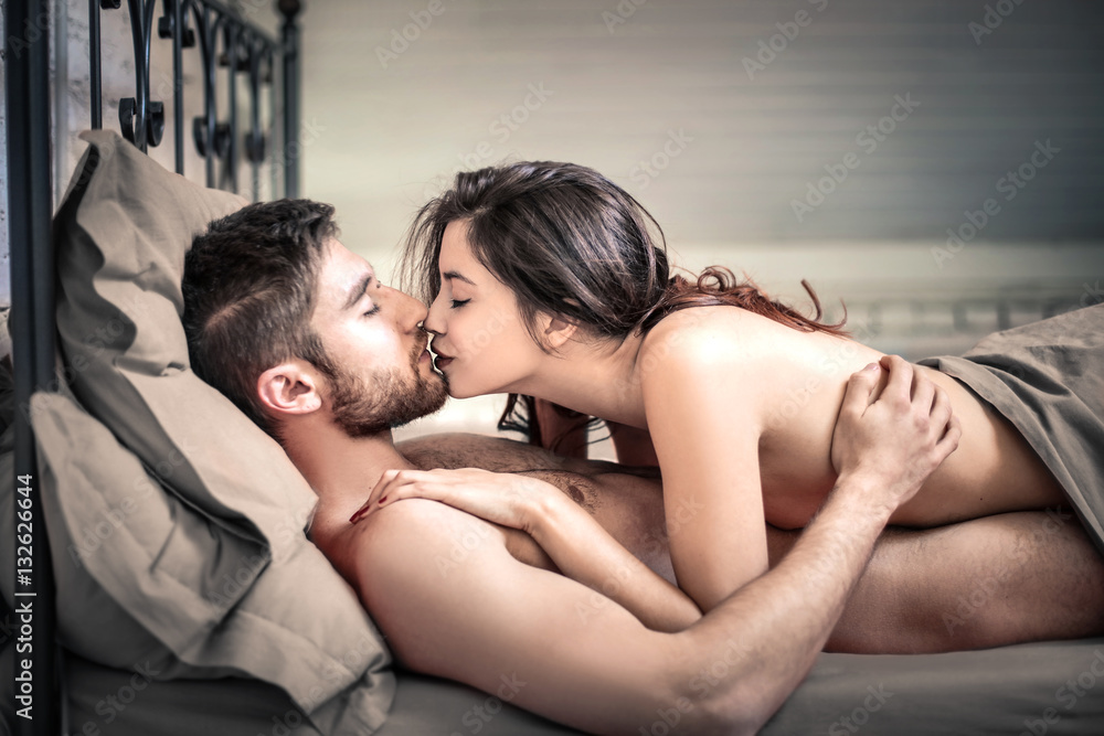 Wall mural kiss
