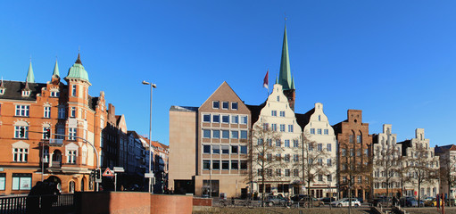Fototapeta na wymiar Lübeck am Holstentor