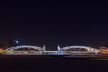 Obraz premium Showplace of Saint-Petersburg. Piter the great bridge in winter night. Tourist place.