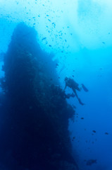 Fototapeta na wymiar Divers on wreck
