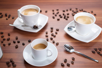 Kaffee und Kaffeebohnen 7