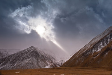 Dolina Truso. Kaukaz - Gruzja w zimowej szacie. Truso valley. Caucassus mountains in Georgia.