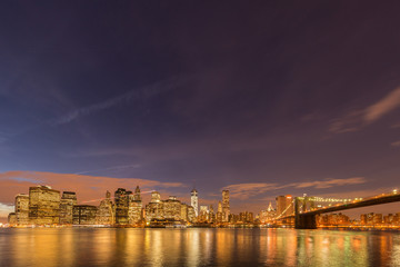 Fototapeta premium Night view of Manhattan and Brooklyn bridge