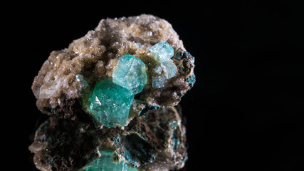 Apophyllit Kristalle auf Grundgestein