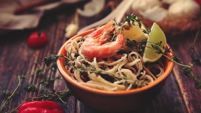 Shrimps in Singapore style spicy sauce
