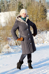 женщина в парке зимой