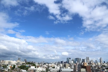 夏の東京街並み